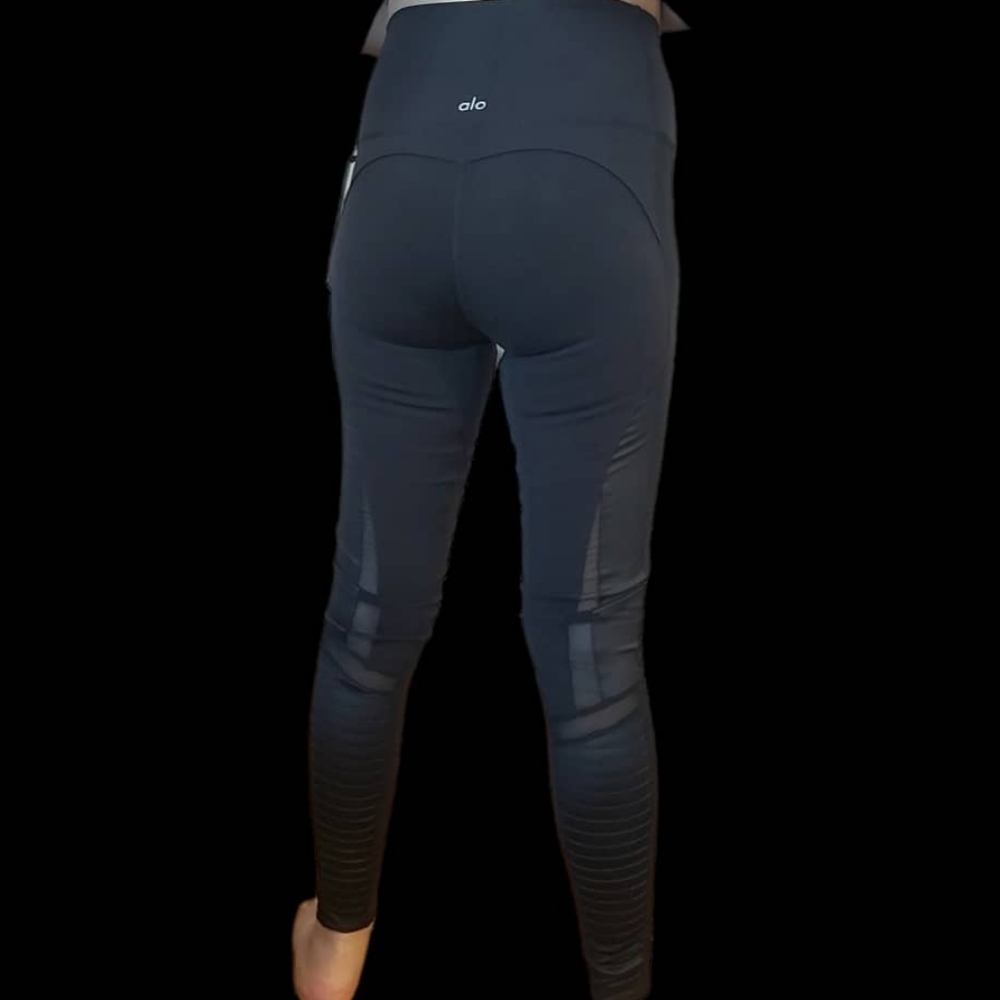 ALO Yoga Terra leggings . Back. - Picture 3 of 12